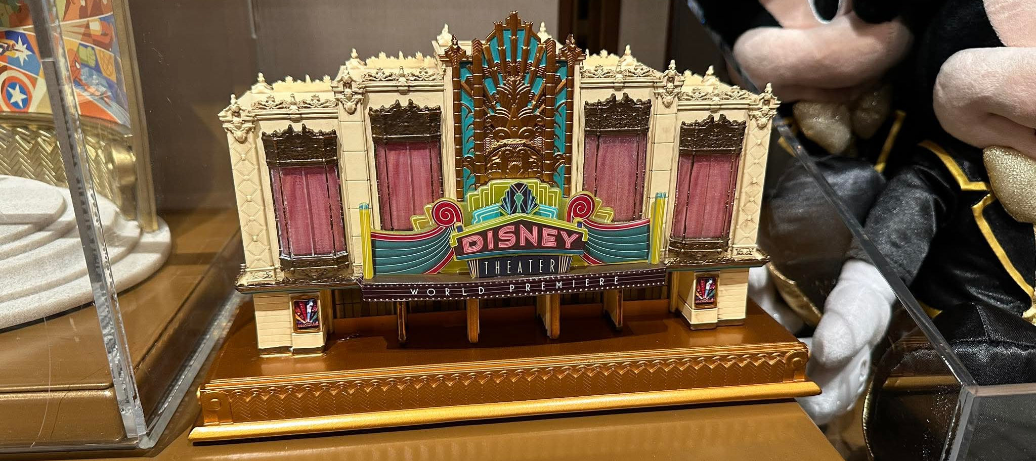 Figurine Première Mondiale