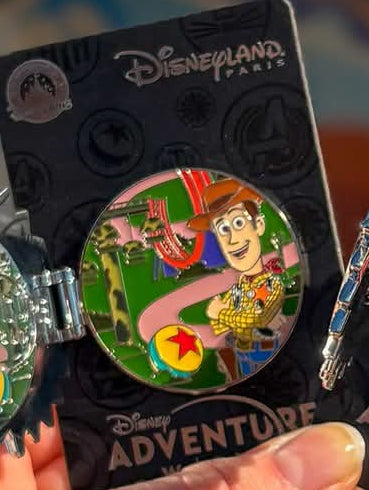 Pins Woody